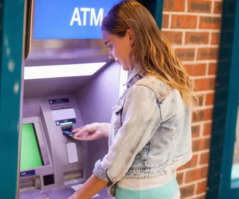 5 signs an ATM has been tampered with