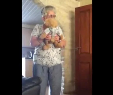 Woman with dementia overjoyed hearing late husband’s voice