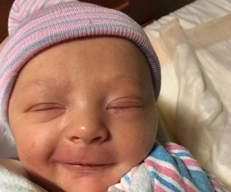 Woman thinks she has kidney stones, gives birth to baby boy