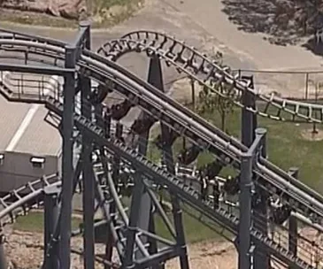 Passengers rescued from stuck rollercoaster at Movie World on the Gold Coast