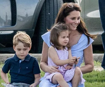 Prince George, Princess Charlotte, Duchess Catherine 