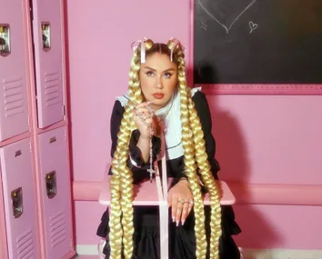 Kiwi singer Theia’s life lessons