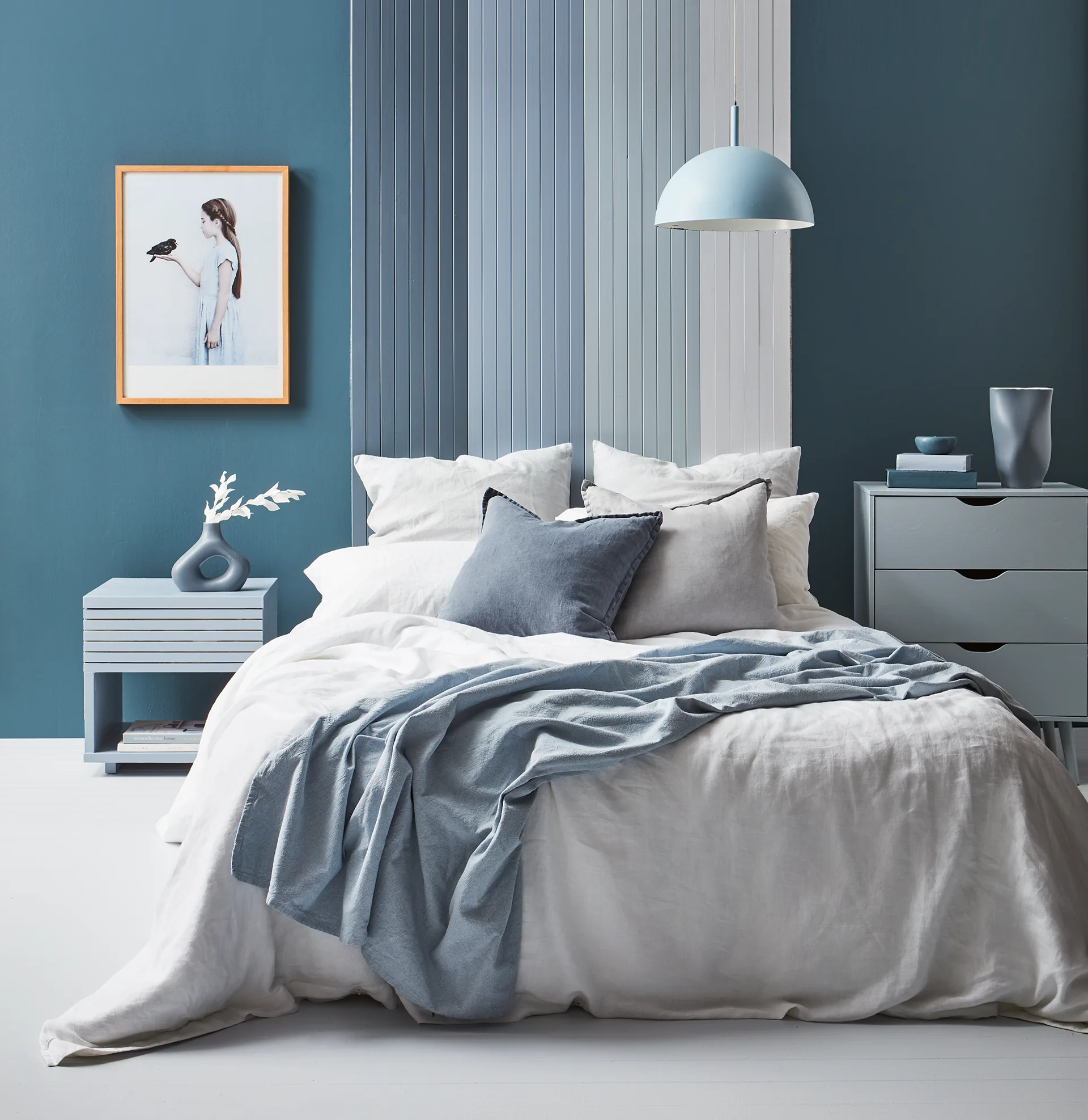 Bedroom with an ombre wall feature