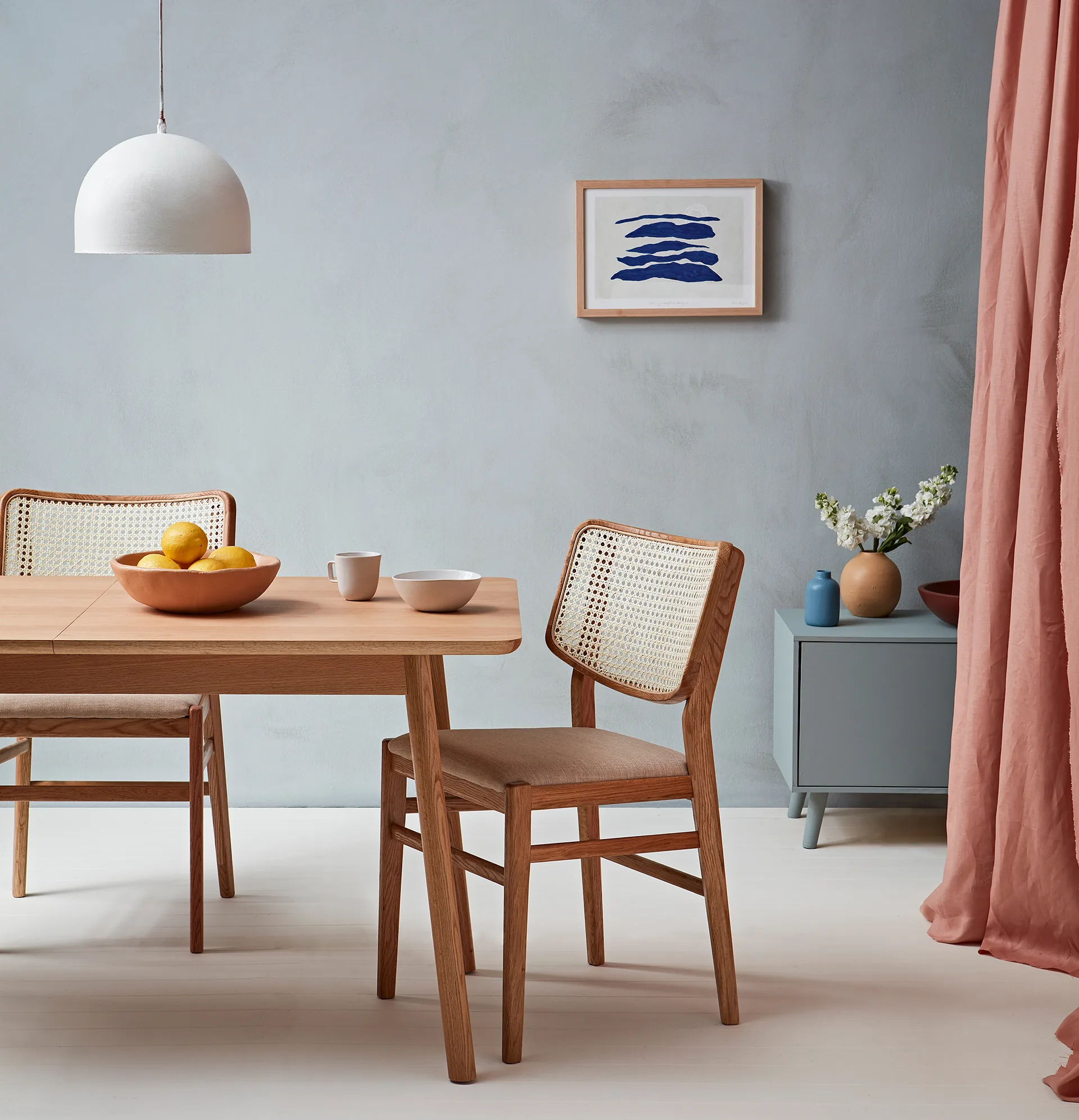 Breakfast room with pink accents