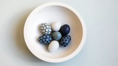 How to DIY these starry Easter egg decorations