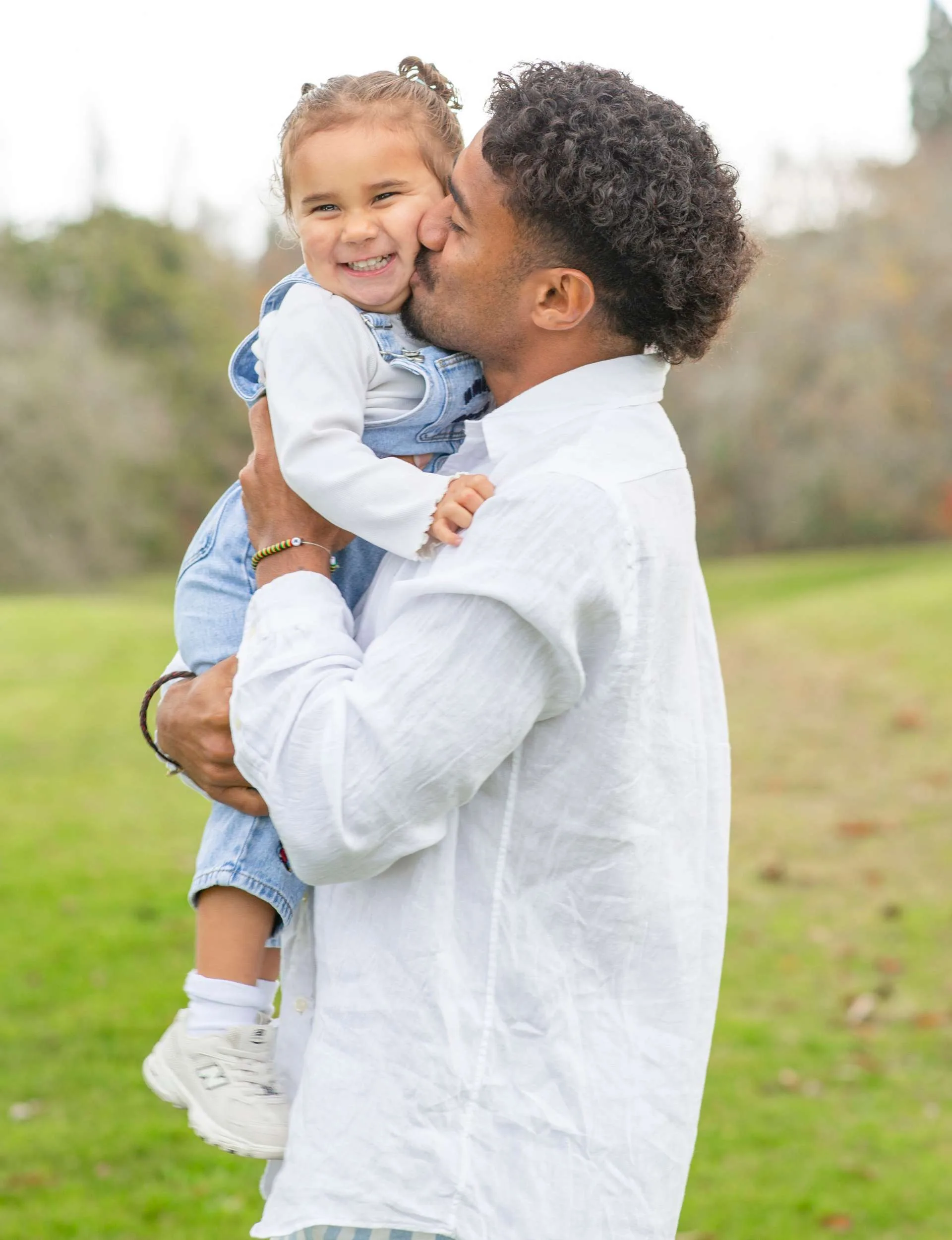 Emoni kissing Milla on the cheek
