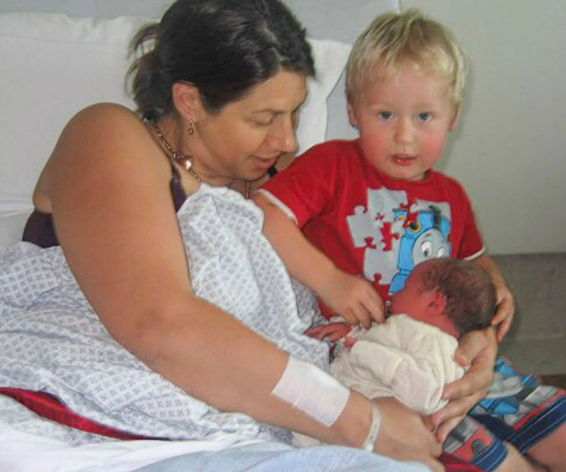 Ema-Kate with baby Eilidh and toddler Rossi after giving birth