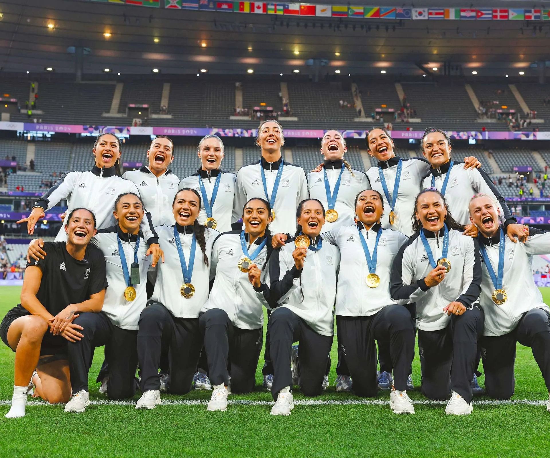 The Black Ferns their their gold medals