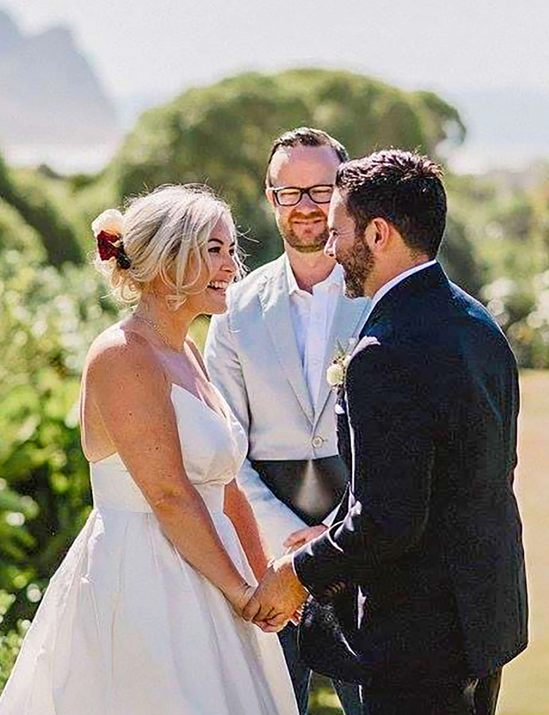 Flynny standing behind Sarah as she marries husband Luke