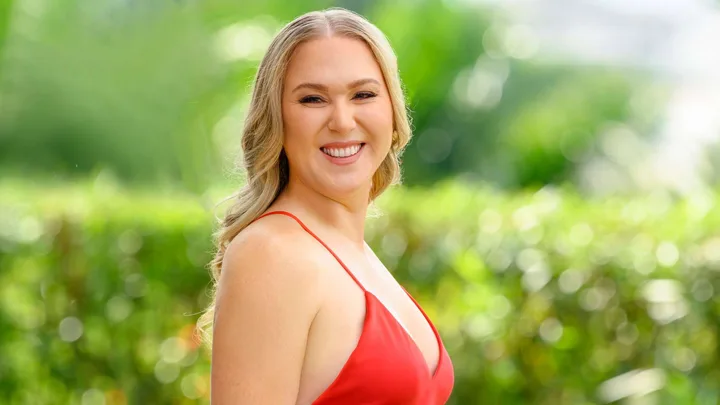 Lonneke standing side-on in a red dress