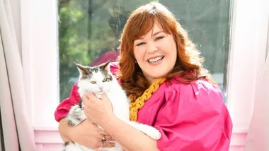 Vanessa Stacey holding a white cat