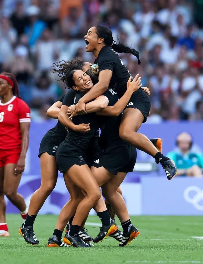 The Women's rugby sevens team celebrating in Paris