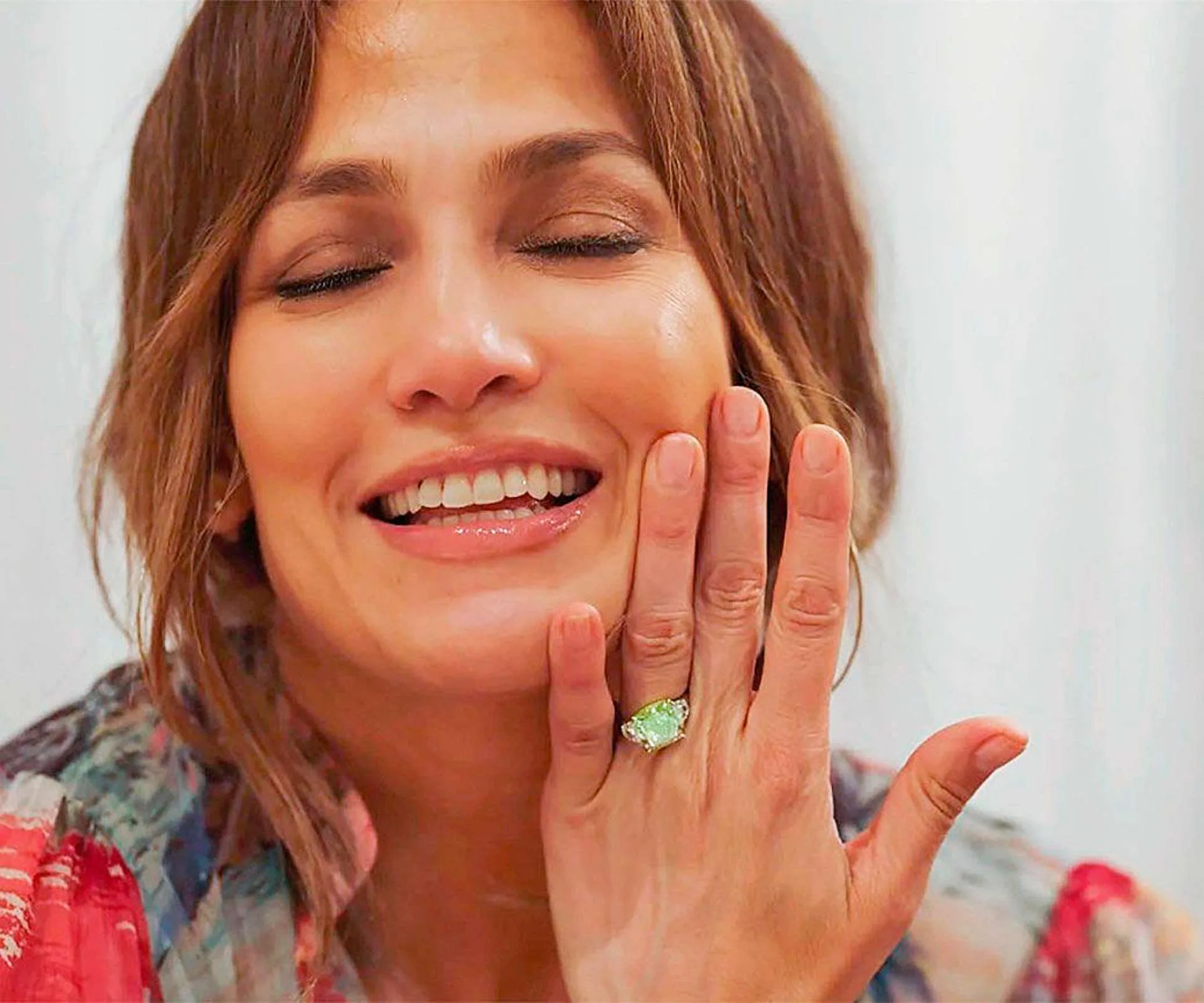 J.Lo with her engagement ring