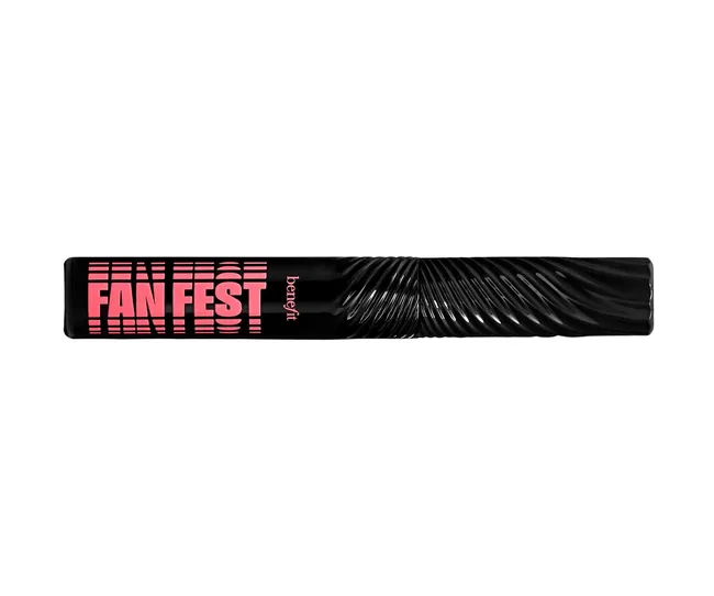 Volumizing mascara for a spring makeup look