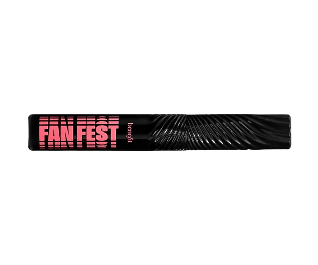 Volumizing mascara for a spring makeup look