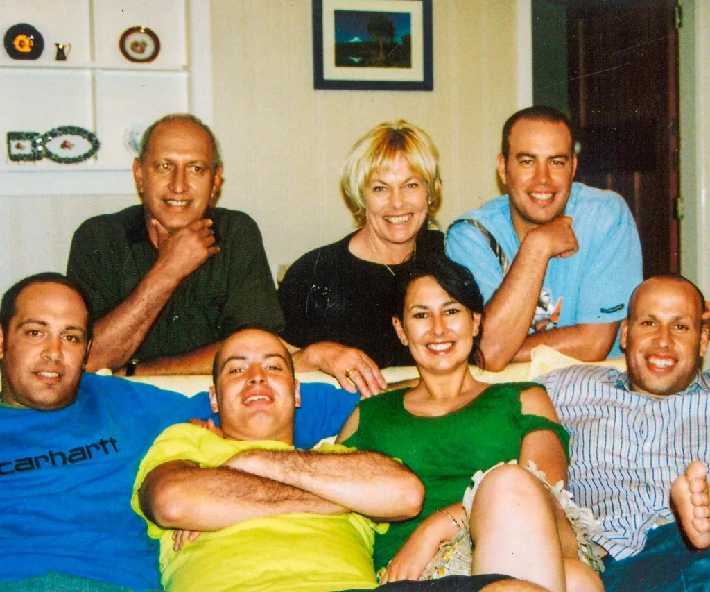 Jane and Paul with the rest of their siblings