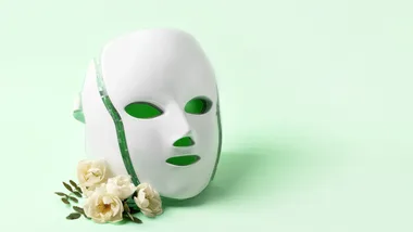 A review of the Skinsmiths LED Facial Mask: Does it really work?