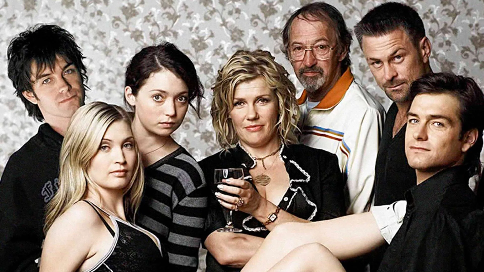 Robyn with the Outrageous Fortune cast