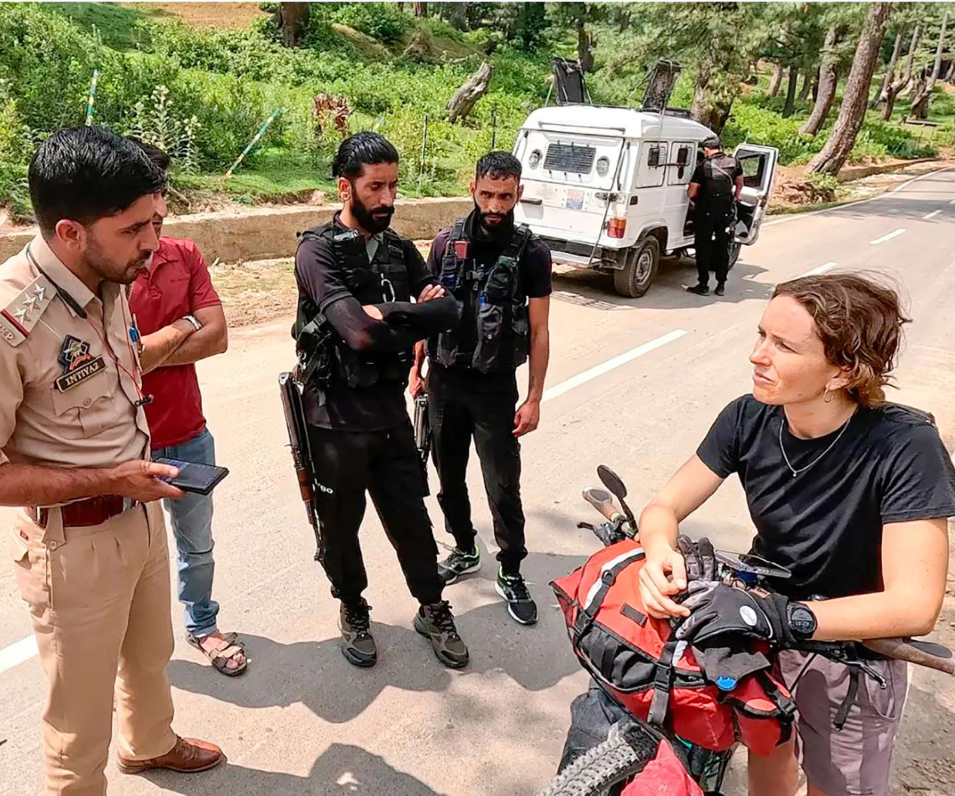 Isobel Ewing talking to state police while she was bikepacking
