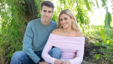 Hamish Kerr with his girlfriend, Maddie sitting under a tree