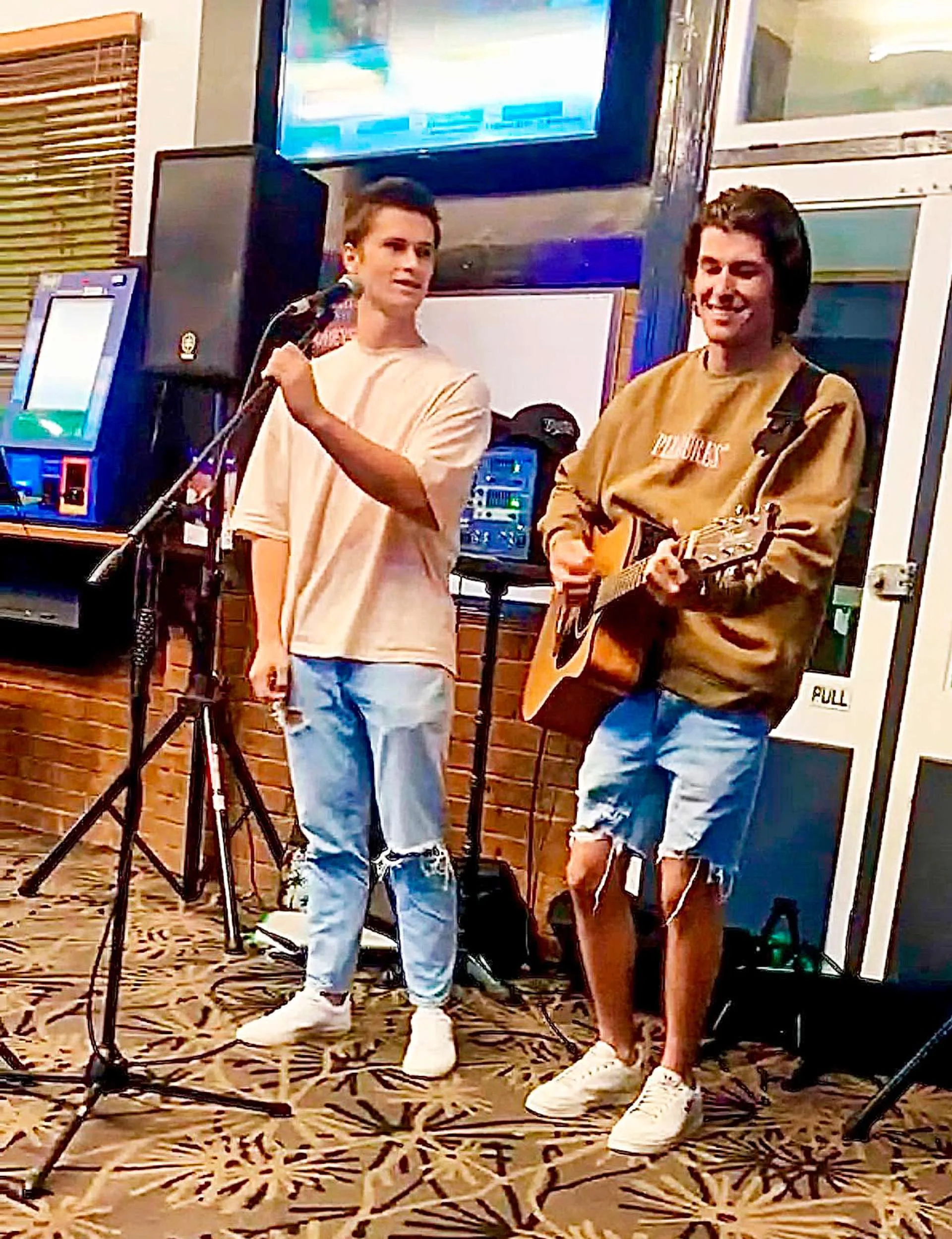 Shannon Noll's sons playing the guitar and singing together