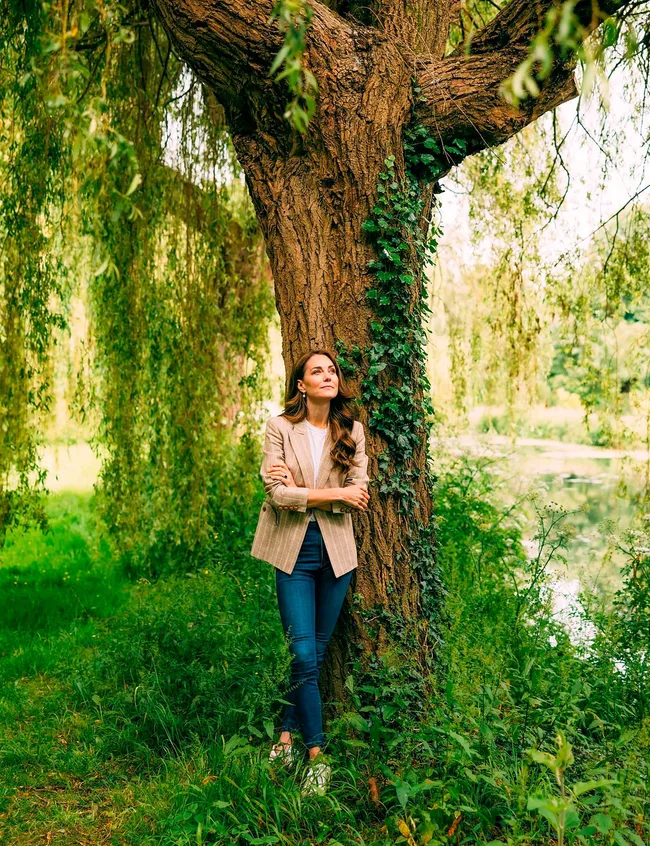 Kate Middleton under tree