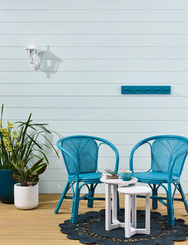 Luxury outdoor space using rich jewel shades