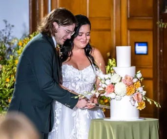 jake and ashleigh from mafs cutting their wedding cake