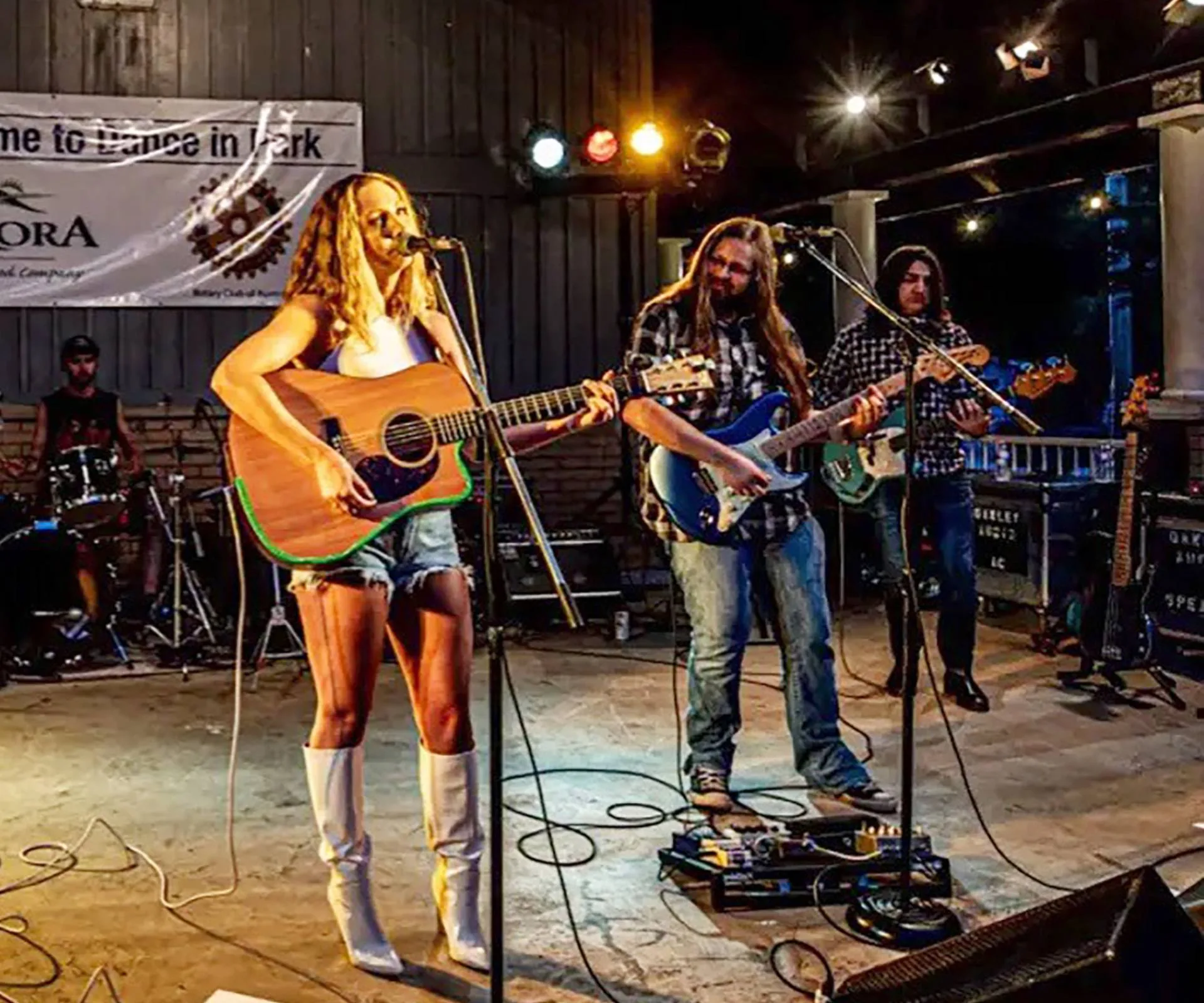 Shannon Beresford performing as a solo artist