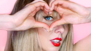 Shannon Beresford acting as Taylor Swift