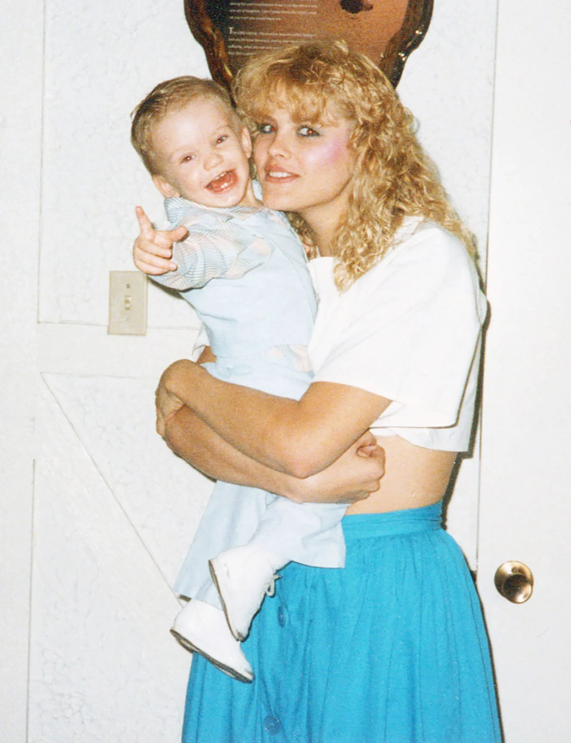 Anna Nicole Smith holding son Daniel