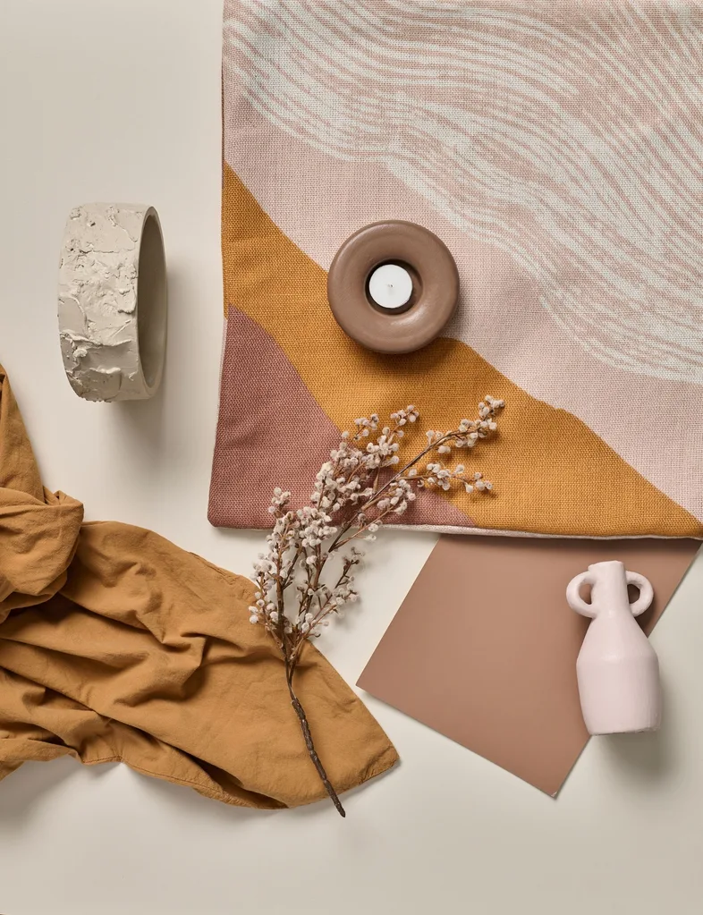 The earthy pink and spicy mustard colours make for a perfect autumn colour palette