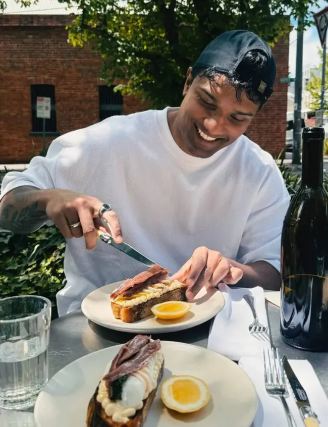 Darrsh Clarke eating a restaurant meal