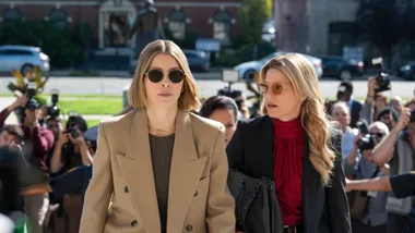 Elizabeth Banks & Jessica Biel play estranged sisters in The Better Sister