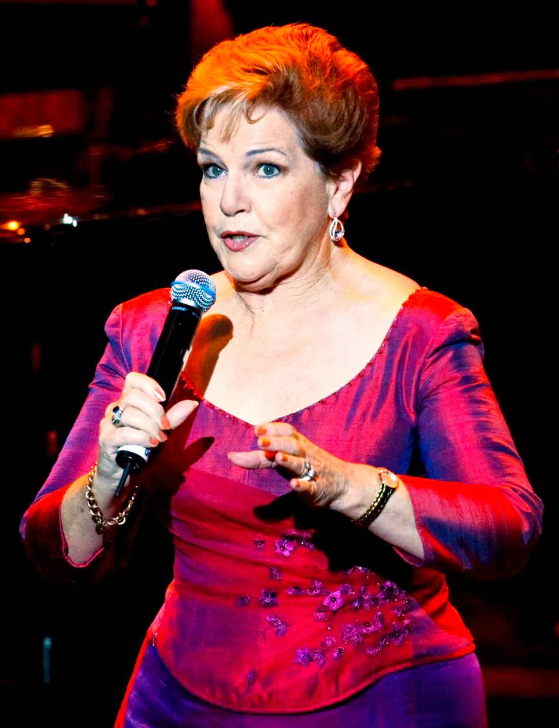 Dame singing