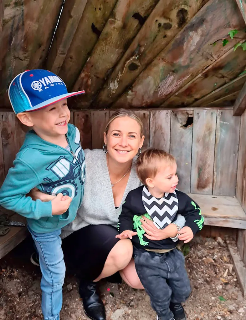 cara with two sons