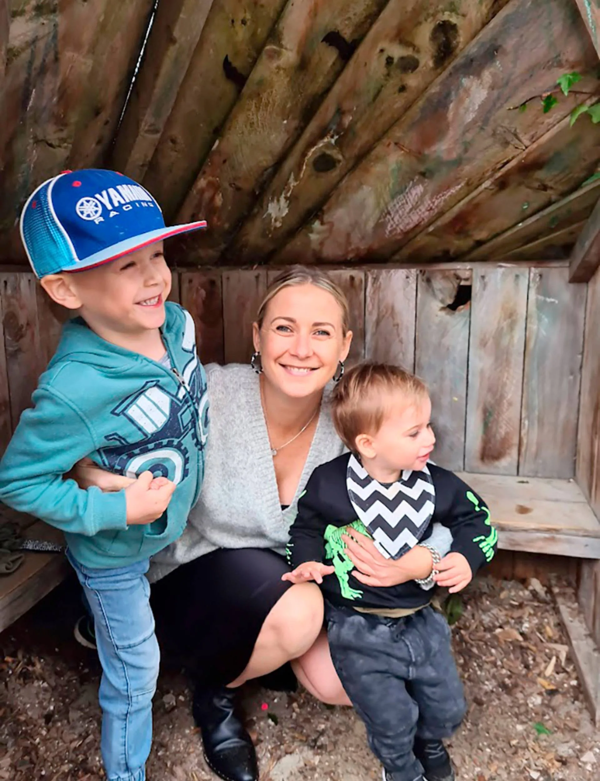 cara with two sons
