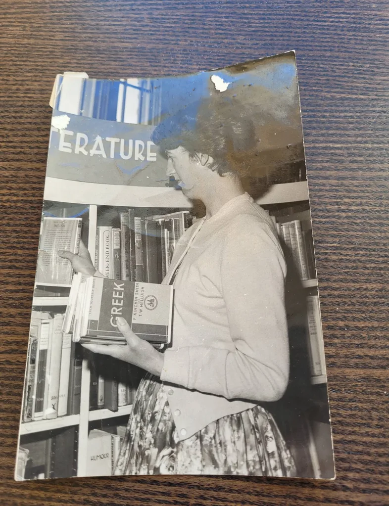 Dame fiona kidman in library