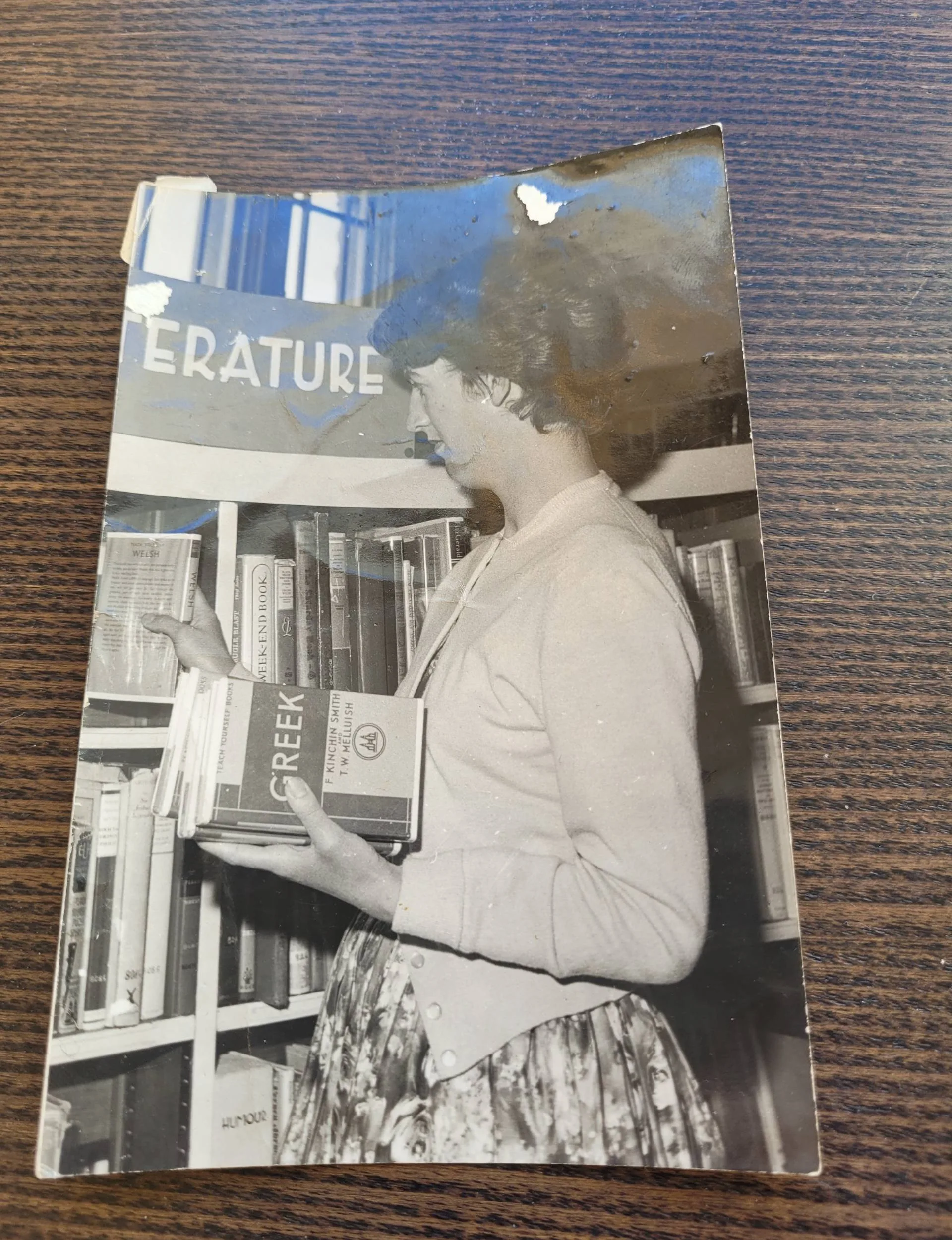 Dame fiona kidman in library
