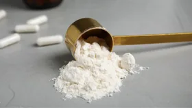 creatine spilling out of a scoop