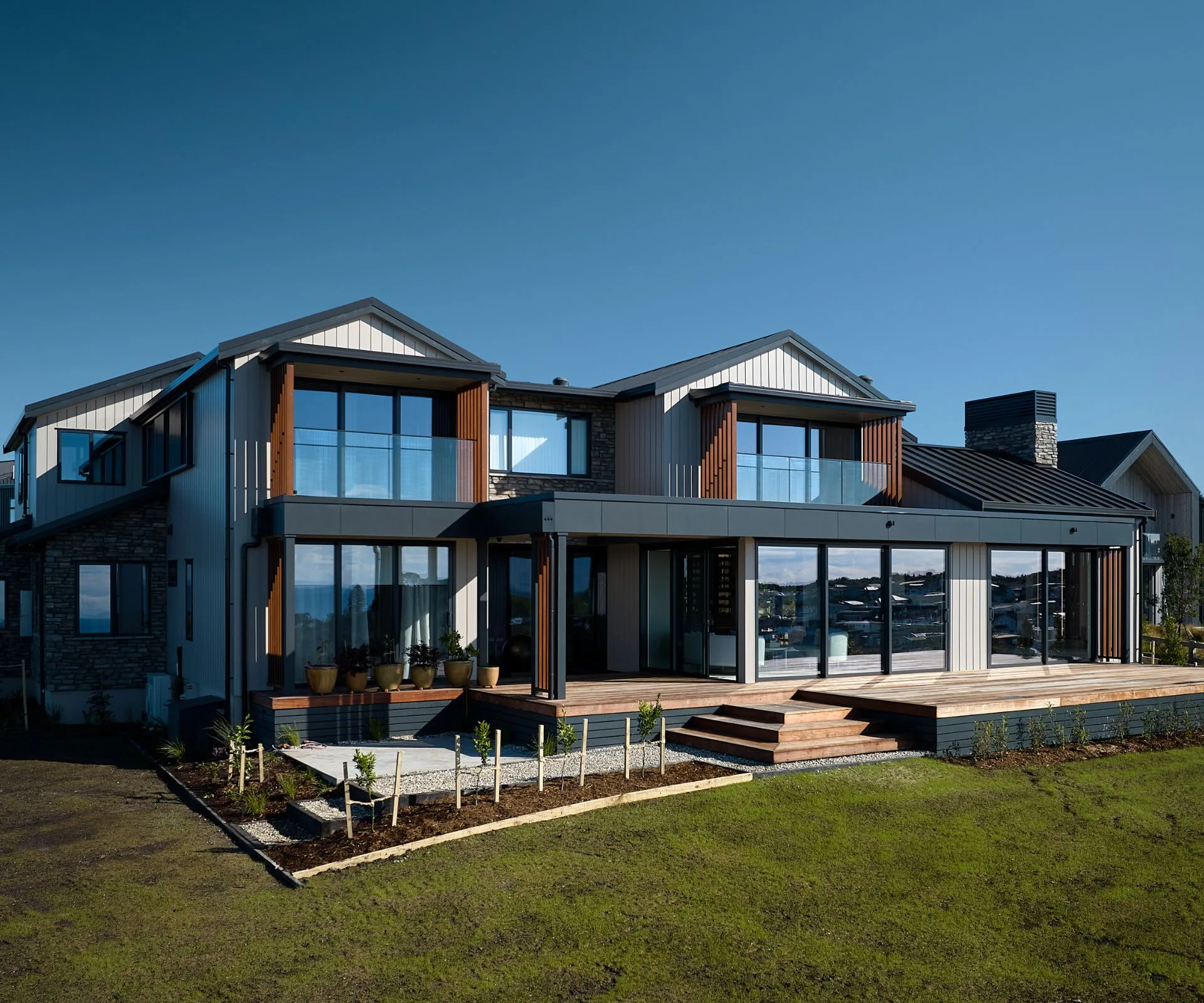 The exterior of this Long Bay home is mostly aluminium cladding, with some Alexandra stone used as a feature
