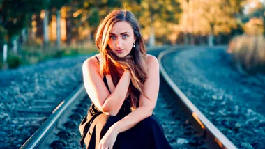 Kiwi musician Karra Rhodes heals through song and story