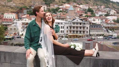 Kiwi journalist Isobel Ewing ties the knot