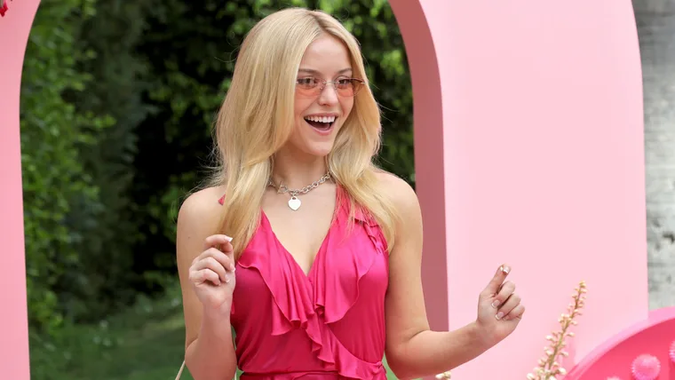 Your first look at Elle, the Legally Blonde prequel