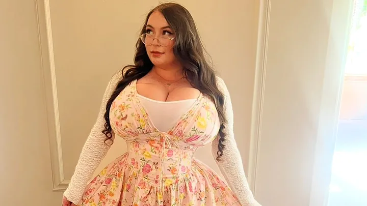 Summer Robert’s breasts grew 11 sizes in a year and now make her $500,000 a month