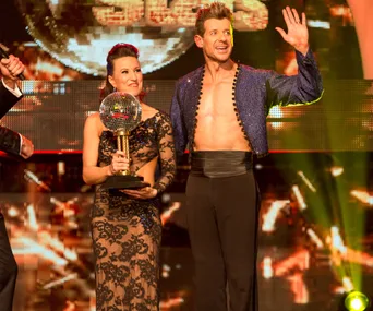 Simon Barnett wins Dancing with the Stars