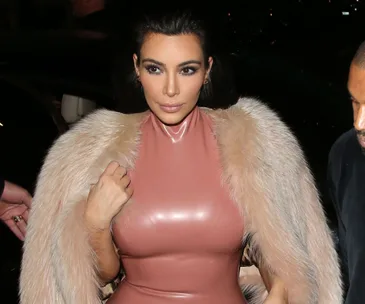 Kim Kardashian shows off her baby bump