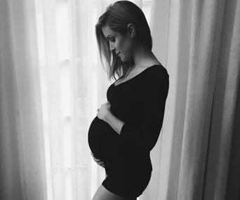 Kristin Cavallari shows off her baby bumb