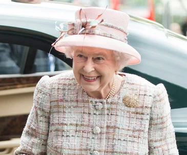 Queen Elizabeth replies to four-year-old boy's birthday invite