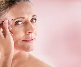 10 makeup mistakes that can age you